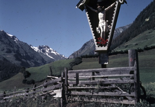 1956, Wegkreuz in Glor