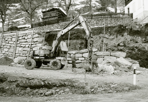 1975, Stützmauer in Oberpeischlach