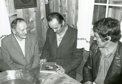 1975, der neolithische Steinhammer