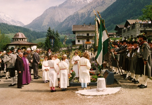 1993, Grabweihe Bombenopfer Glor 1945