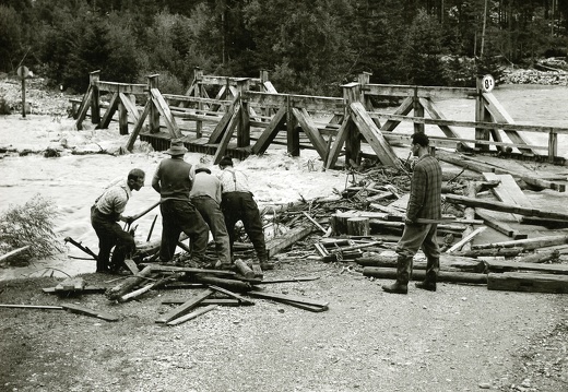 Hochwasser 1966, Knopfbrücke, Lesacher Grieß