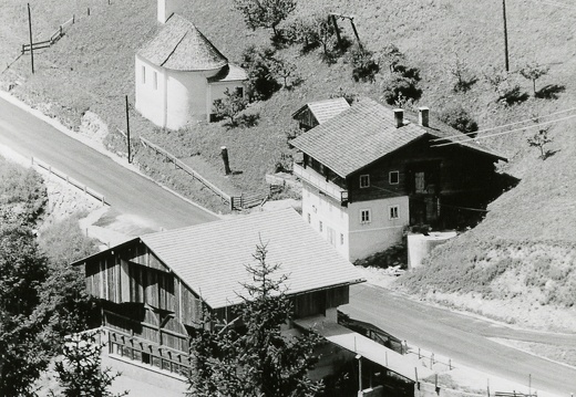 1975, Staniska
