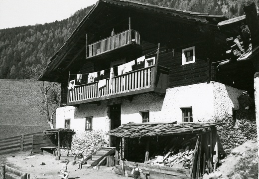 1975, Perlog in Staniska