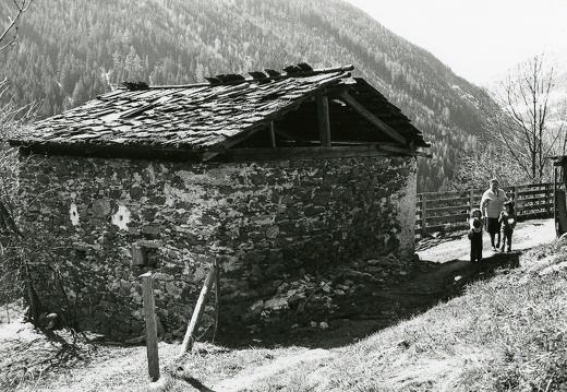 1975, Perlog in Staniska