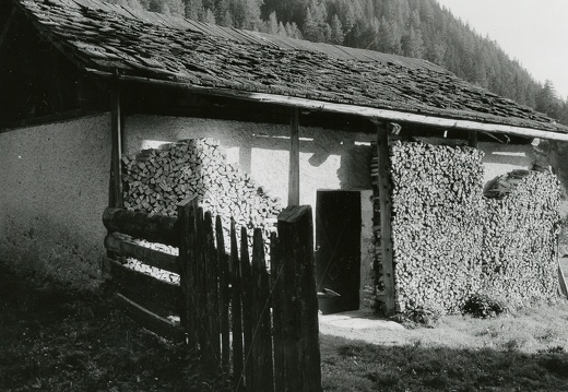 1975, Glor