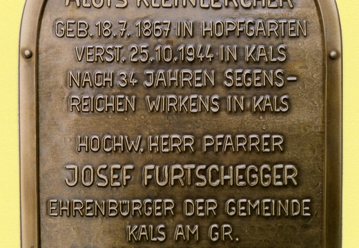 1991, Priestergrab am Kalser Friedhof