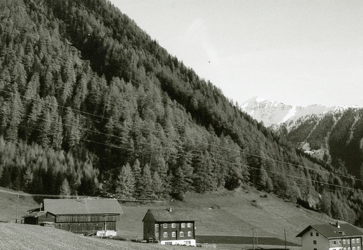 1975, Burg