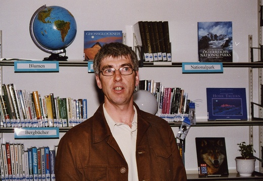 2003, Neueröffnung Bücherei