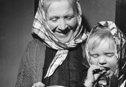 Oma und Enkel