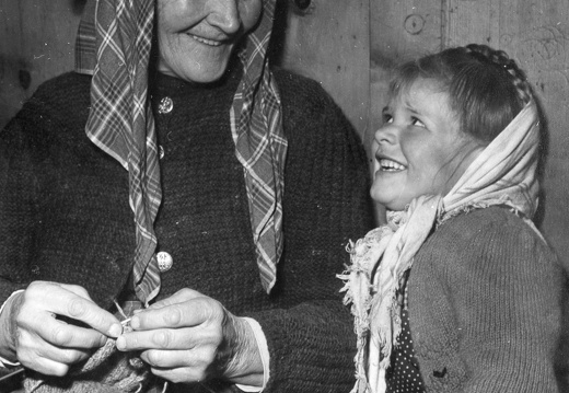 Oma und Enkel