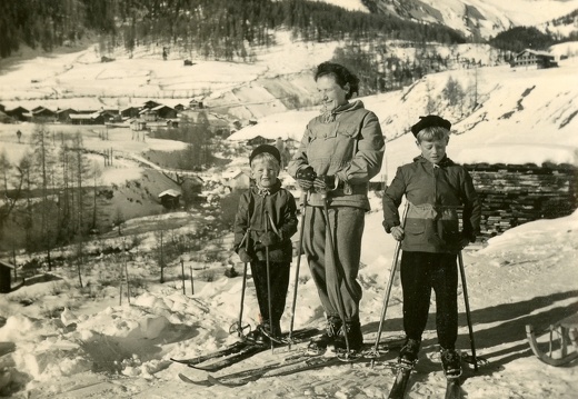 1953, Familie Mussack beim Schifahren