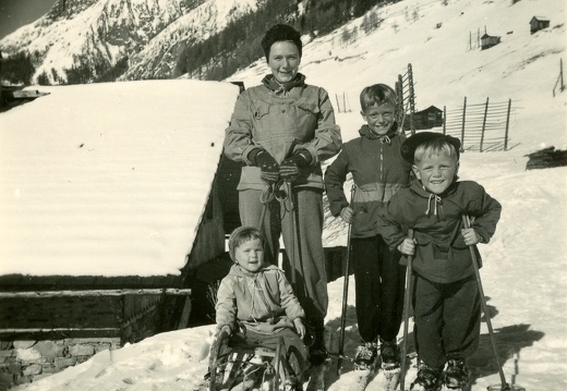 1953, Familie Mussack beim Schifahren
