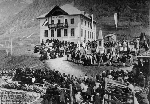 1910, Einweihung Groder-Denkmal