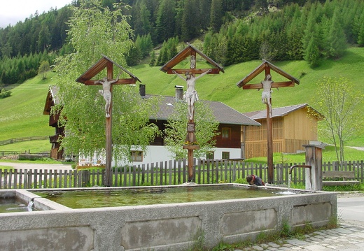 2005, Kreuzigungsgruppe in Großdorf