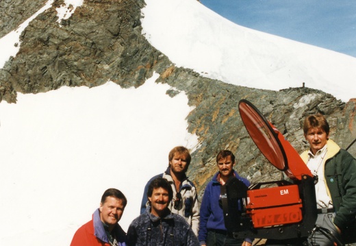 1996, Projekt Global Village