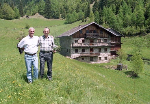 1997 - Georg Hanser besucht mit seinem Sohn seine ehemalige Heimat am Rantschnerhof