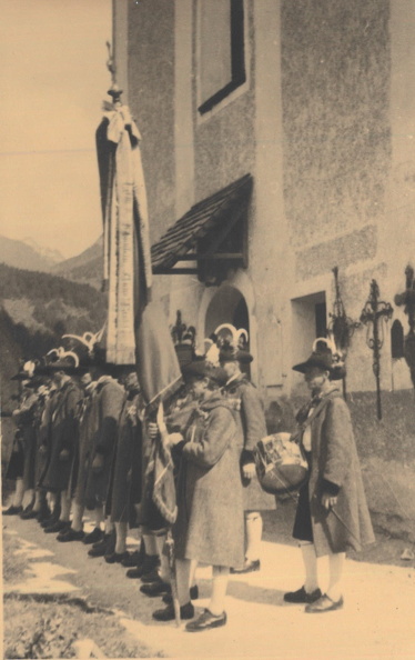 kals_26_103 bei der kirche 1942.jpg