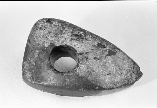 Der 4000 Jahre neolithische Steinhammer, 1952 von Hans Kerer beim heutigen Sägerwerk in Unterburg gefunden