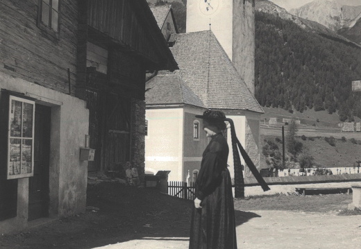 Kalser Bäuerin im Sonntagskleid 10.09.1950