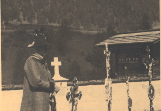 Schütz bei der Kirche 1942