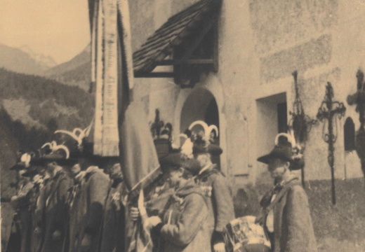 bei der Kirche 1942